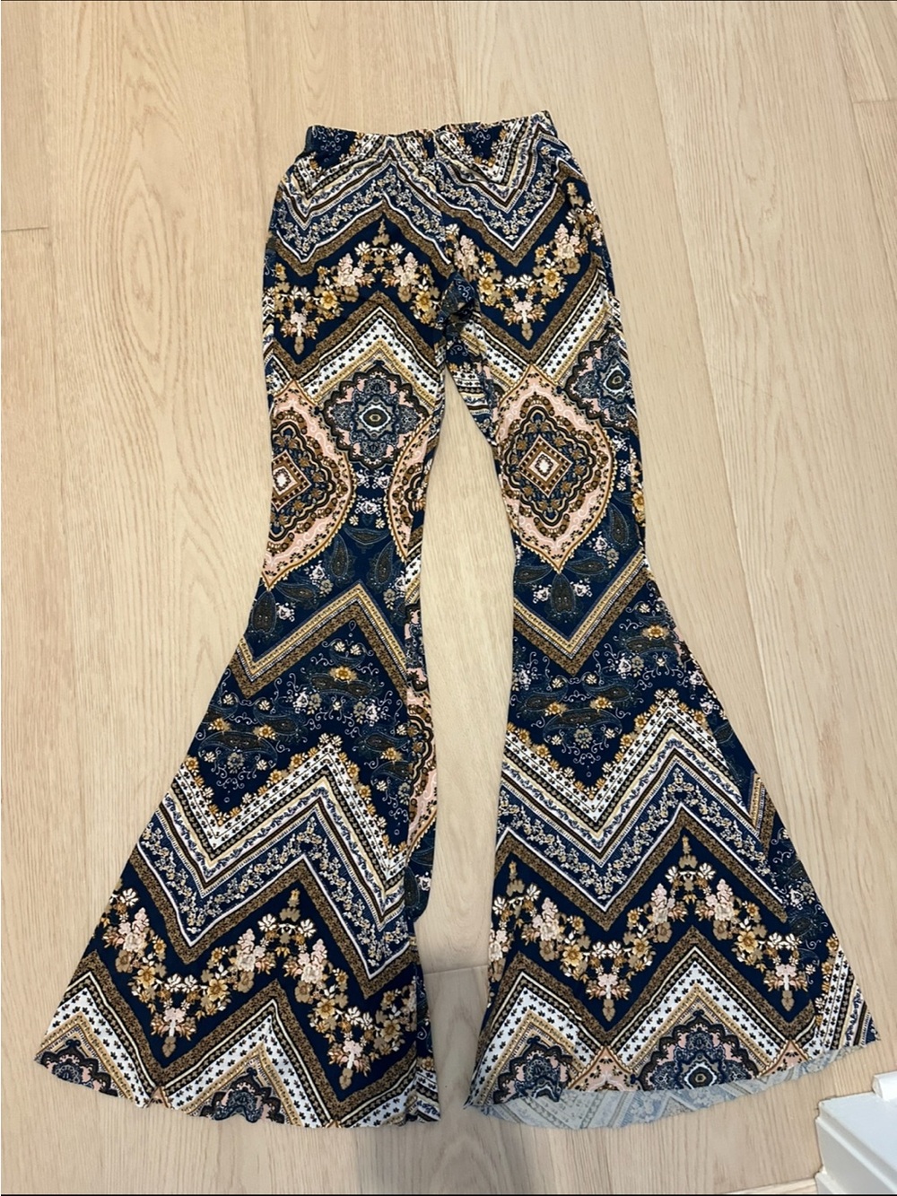 Solemio Navy Blue & Cream Patterned Bell-Bottom Leggings